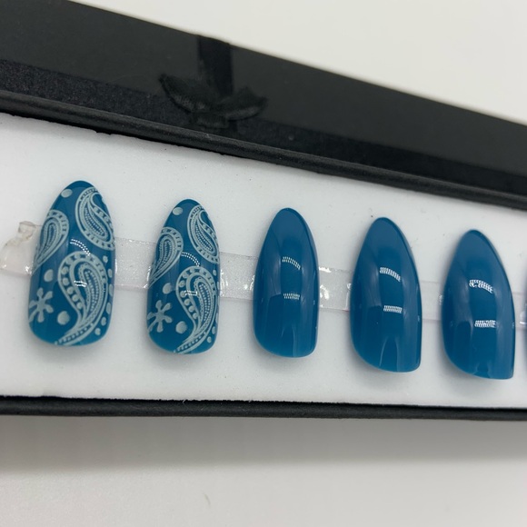 Blue Paisley Press-On Nails - Picture 3 of 3